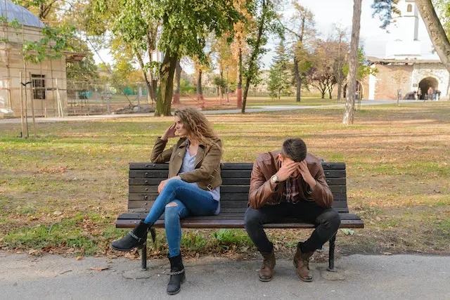 Couple in contemplation — recognizing break up signs in a struggling relationship