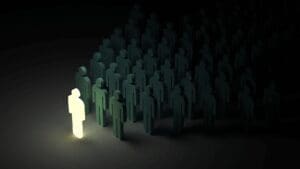 Glowing figure standing out from a dark crowd, symbolizing individuality and leadership through thinking dispositions.